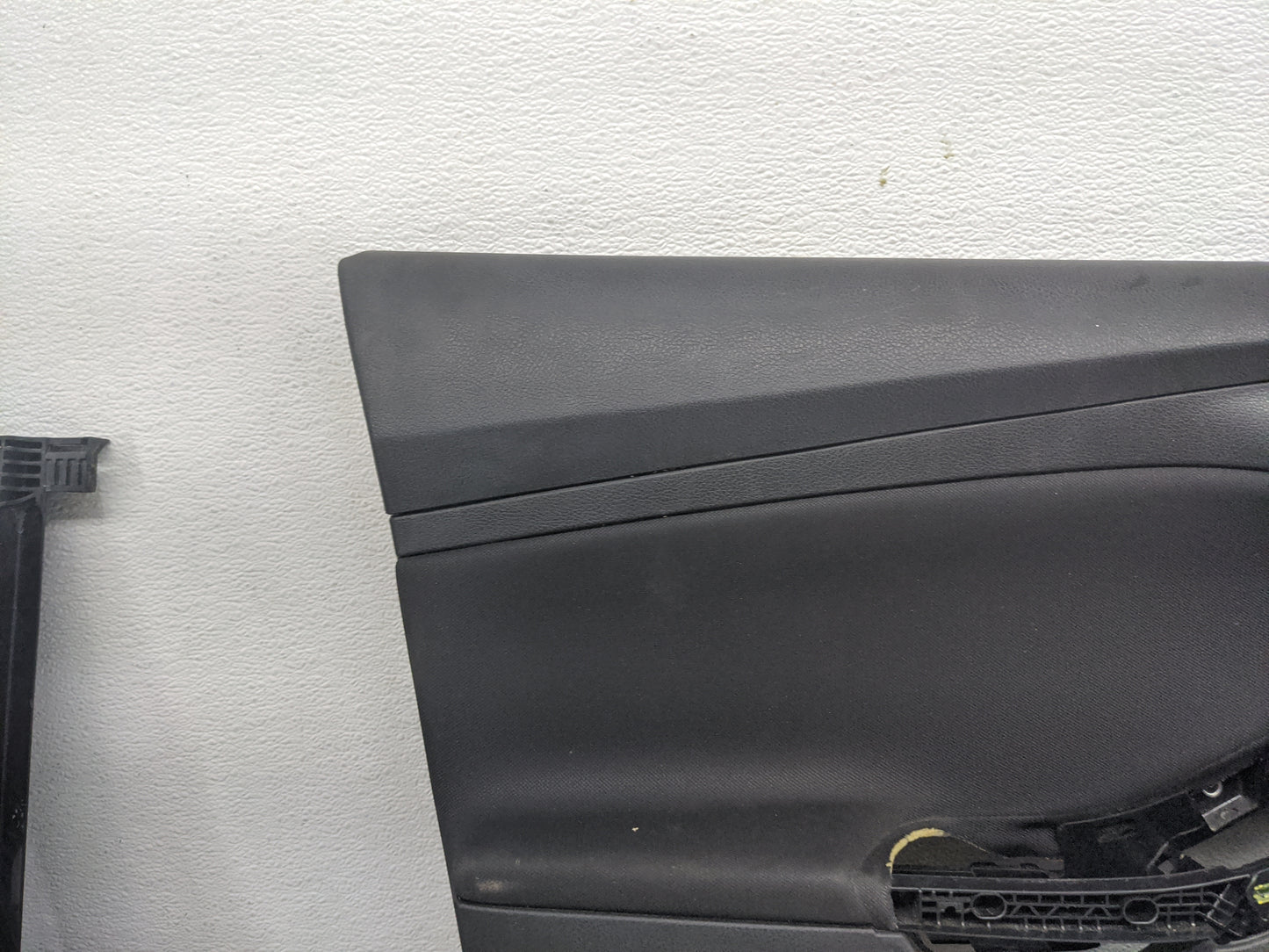 2016 Ford Focus Front Left Driver Interior Door Panel Trim 1088847 - Oemusedautoparts1.com