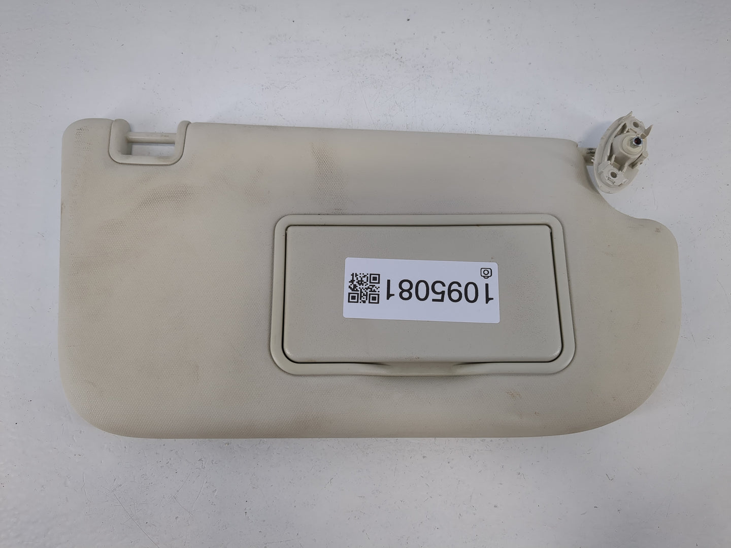 2013-2018 Ford Focus Sun Visor Shade Replacement Passenger Right Mirror Fits Fits 2013 2014 2015 2016 2017 2018 OEM Used Aut