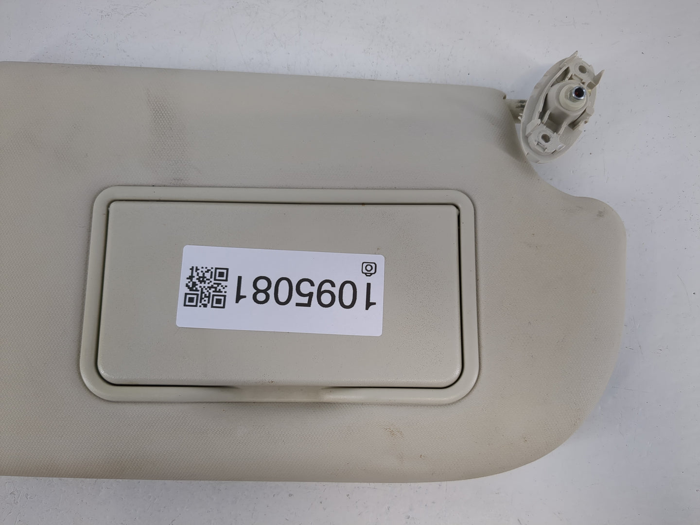2013-2018 Ford Focus Sun Visor Shade Replacement Passenger Right Mirror Fits Fits 2013 2014 2015 2016 2017 2018 OEM Used Aut