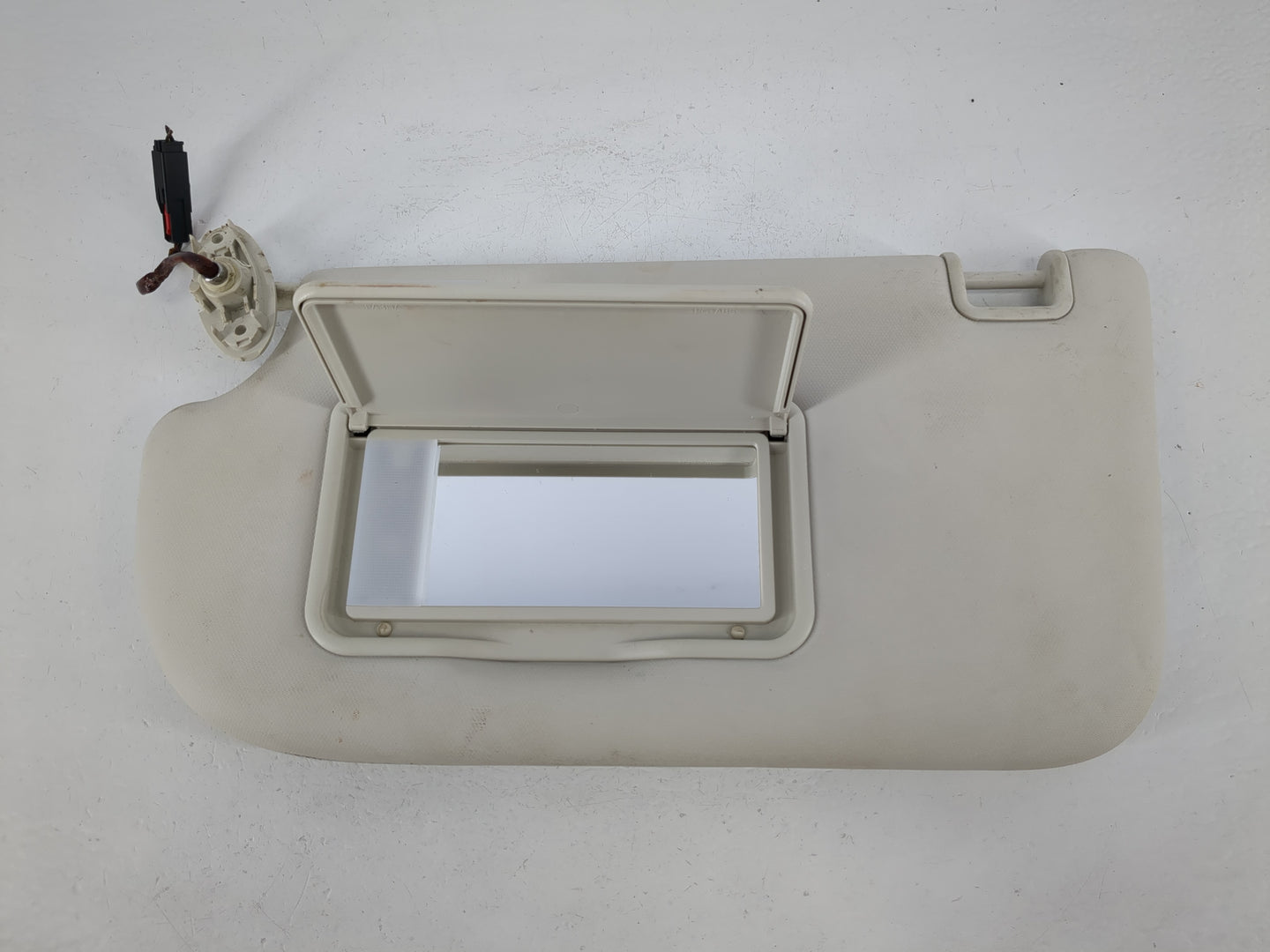 2013-2018 Ford Focus Sun Visor Shade Replacement Driver Left Mirror Fits Fits 2013 2014 2015 2016 2017 2018 OEM Used Auto Pa
