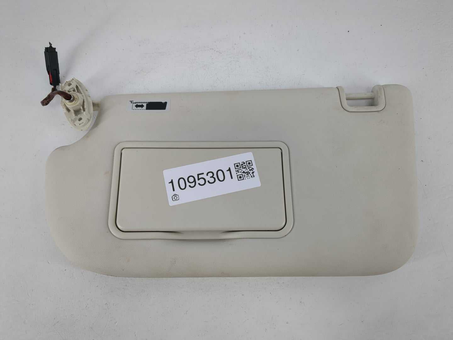 2013-2018 Ford Focus Sun Visor Shade Replacement Driver Left Mirror Fits Fits 2013 2014 2015 2016 2017 2018 OEM Used Auto Pa