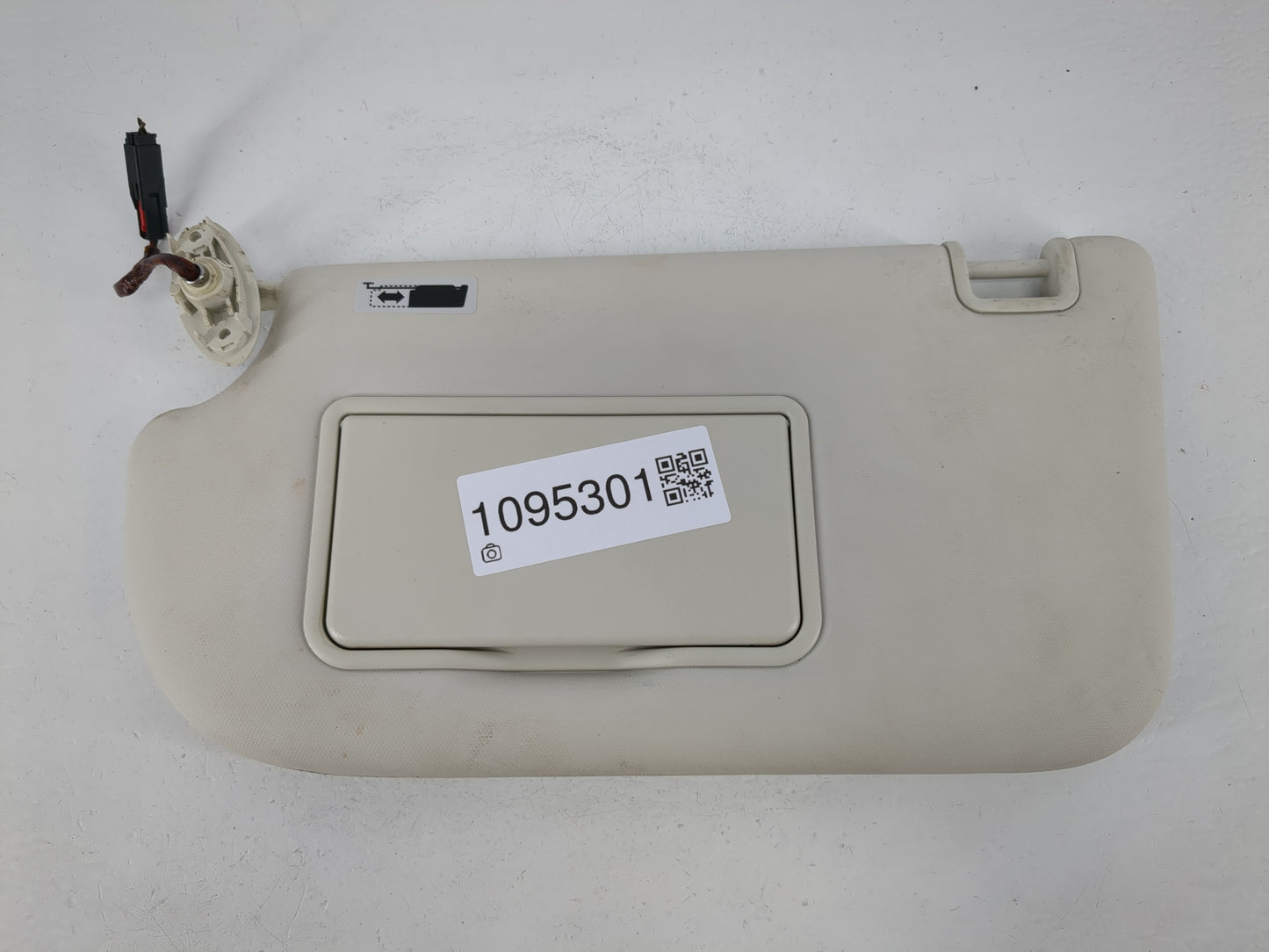 2013-2018 Ford Focus Sun Visor Shade Replacement Driver Left Mirror Fits Fits 2013 2014 2015 2016 2017 2018 OEM Used Auto Pa