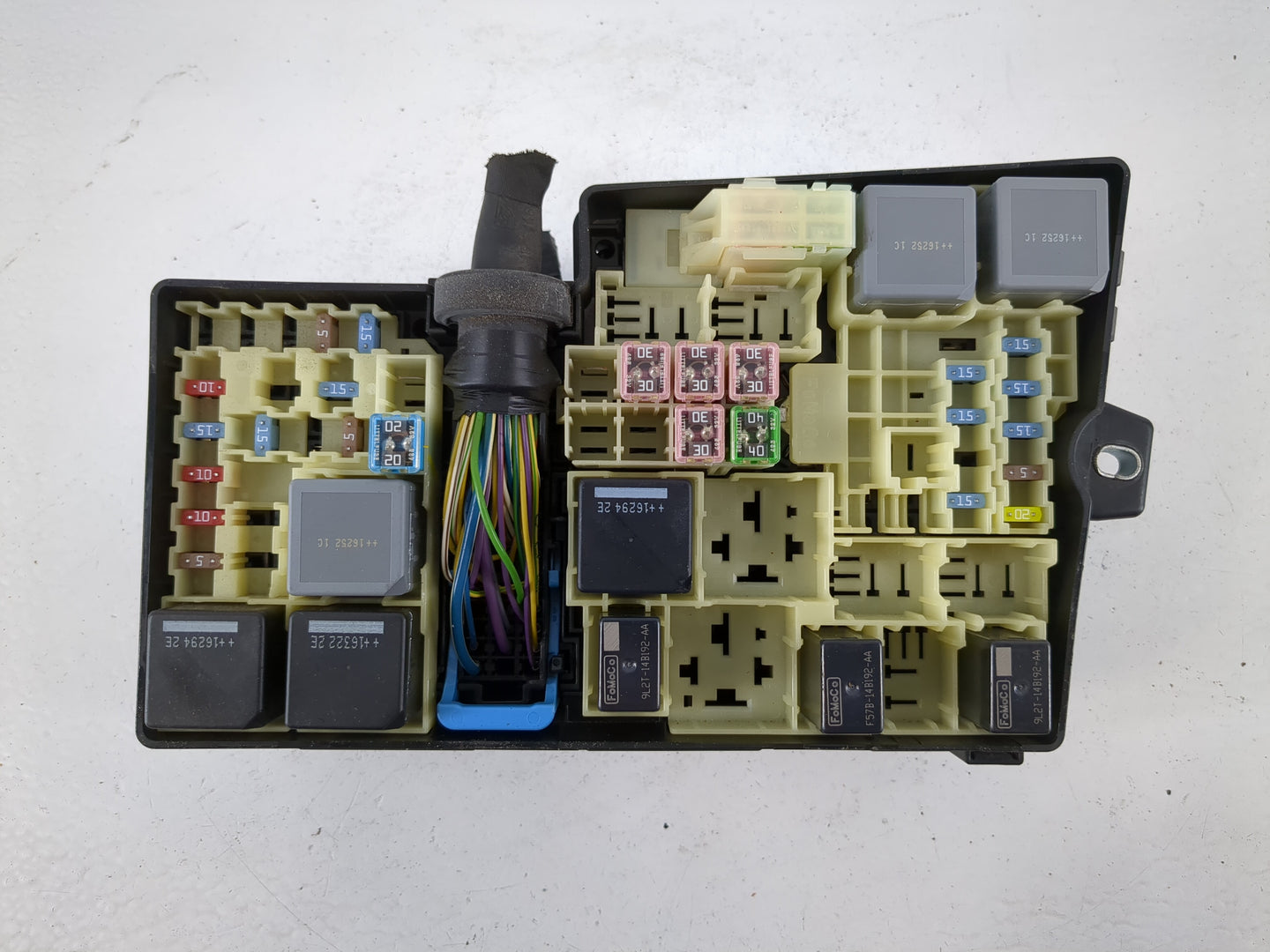 2016 Ford Focus Fusebox Fuse Box Panel Relay Module P/N:AV6T-14A067-AD Fits OEM Used Auto Parts - Oemusedautoparts1.com