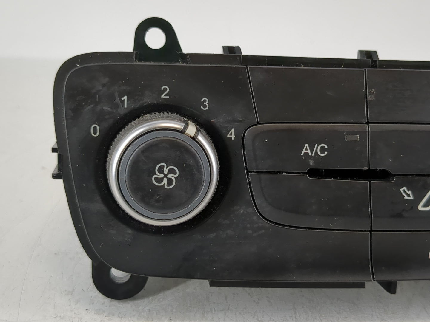 2015-2018 Ford Focus Climate Control Module Temperature AC/Heater Replacement P/N:F1ET-19980-JG F1ET-19980-LF Fits OEM Used 
