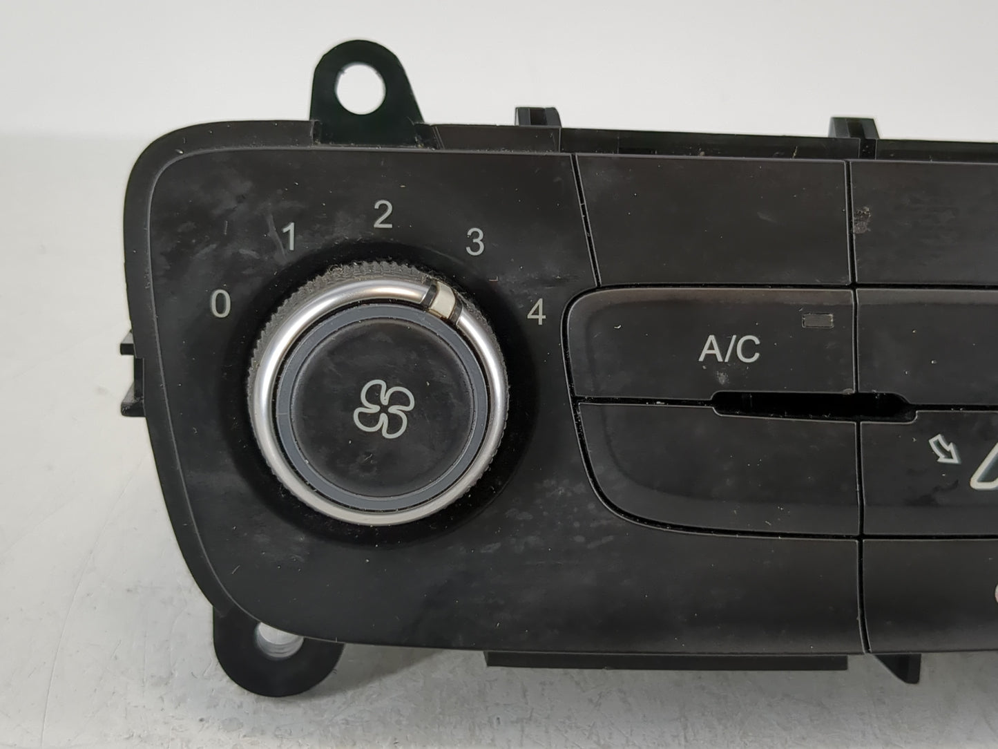 2015-2018 Ford Focus Climate Control Module Temperature AC/Heater Replacement P/N:F1ET-19980-JG F1ET-19980-LF Fits OEM Used 