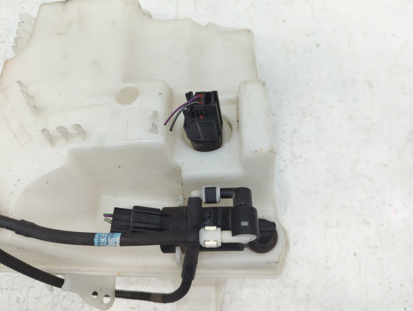 2012-2018 Ford Focus Windshield Washer Fluid Reservoir Bottle Oem - Oemusedautoparts1.com
