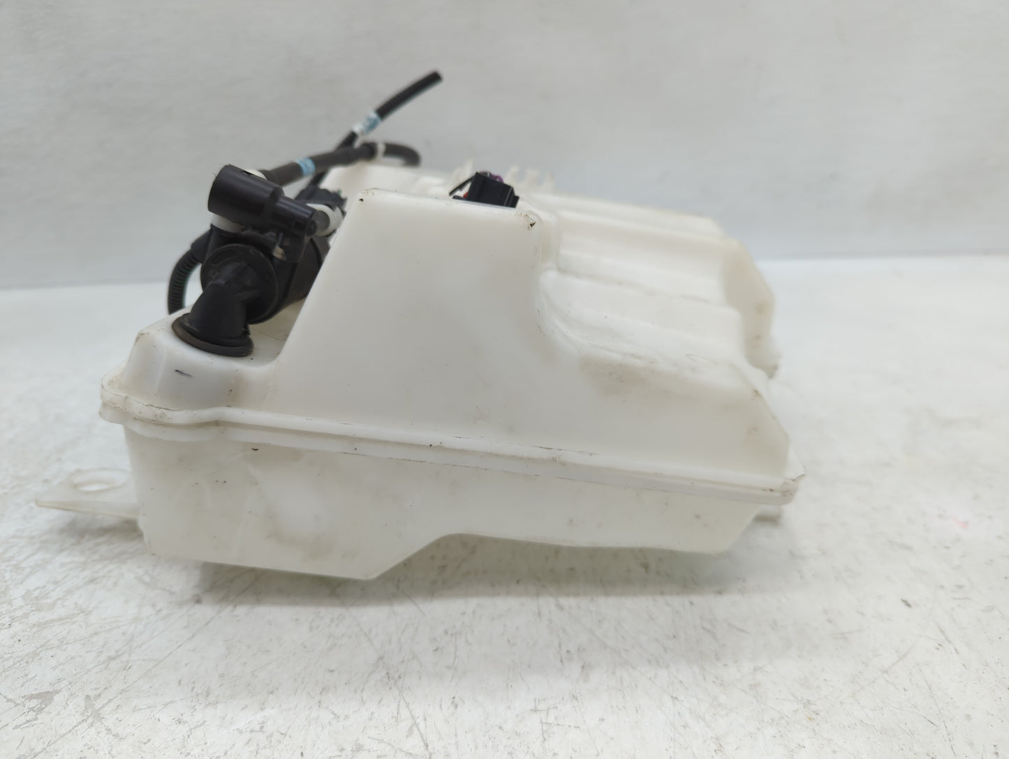 2012-2018 Ford Focus Windshield Washer Fluid Reservoir Bottle Oem - Oemusedautoparts1.com
