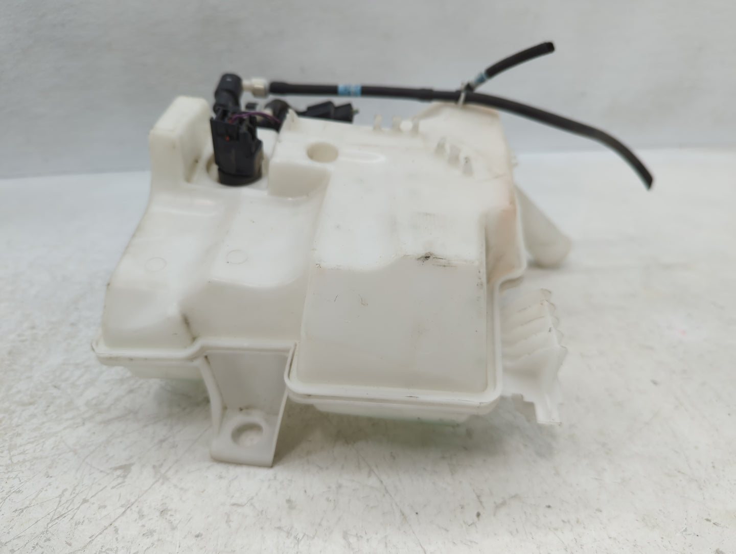 2012-2018 Ford Focus Windshield Washer Fluid Reservoir Bottle Oem - Oemusedautoparts1.com