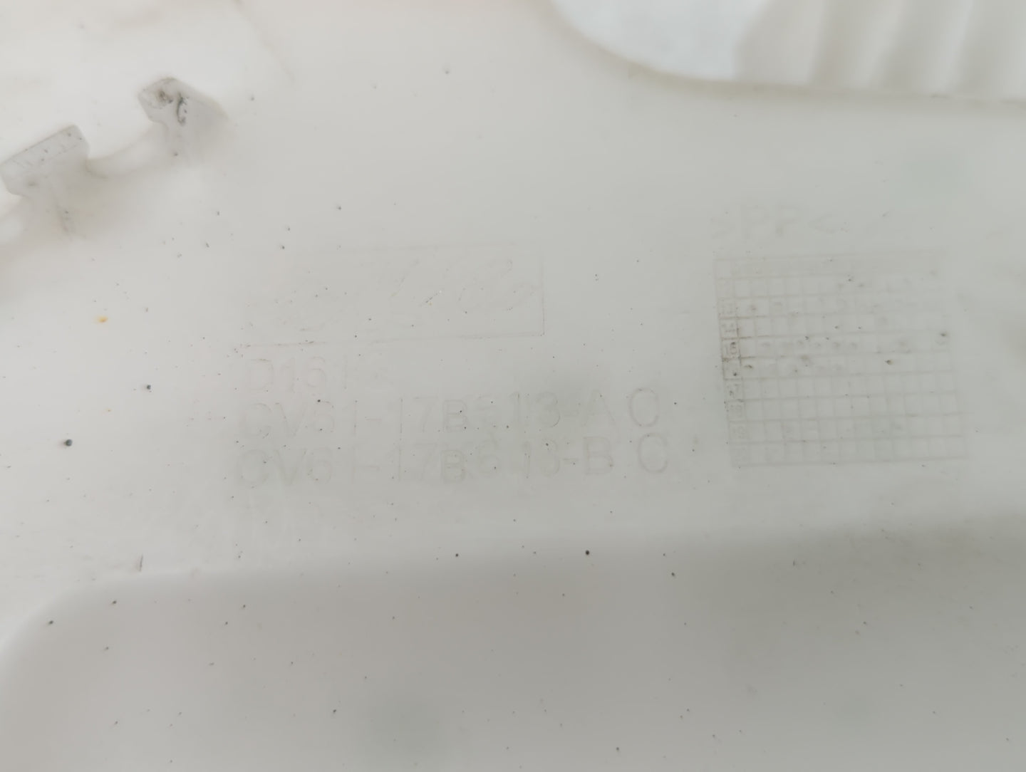 2012-2018 Ford Focus Windshield Washer Fluid Reservoir Bottle Oem - Oemusedautoparts1.com