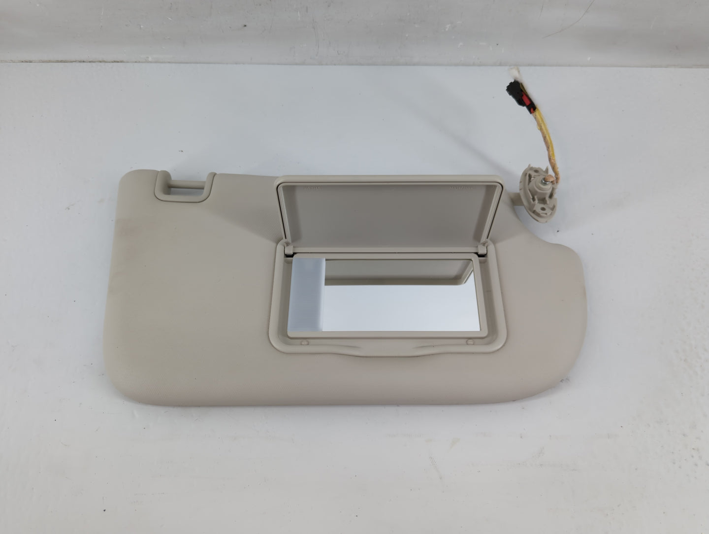 2013-2018 Ford Focus Sun Visor Shade Replacement Passenger Right Mirror Fits Fits 2013 2014 2015 2016 2017 2018 OEM Used Aut