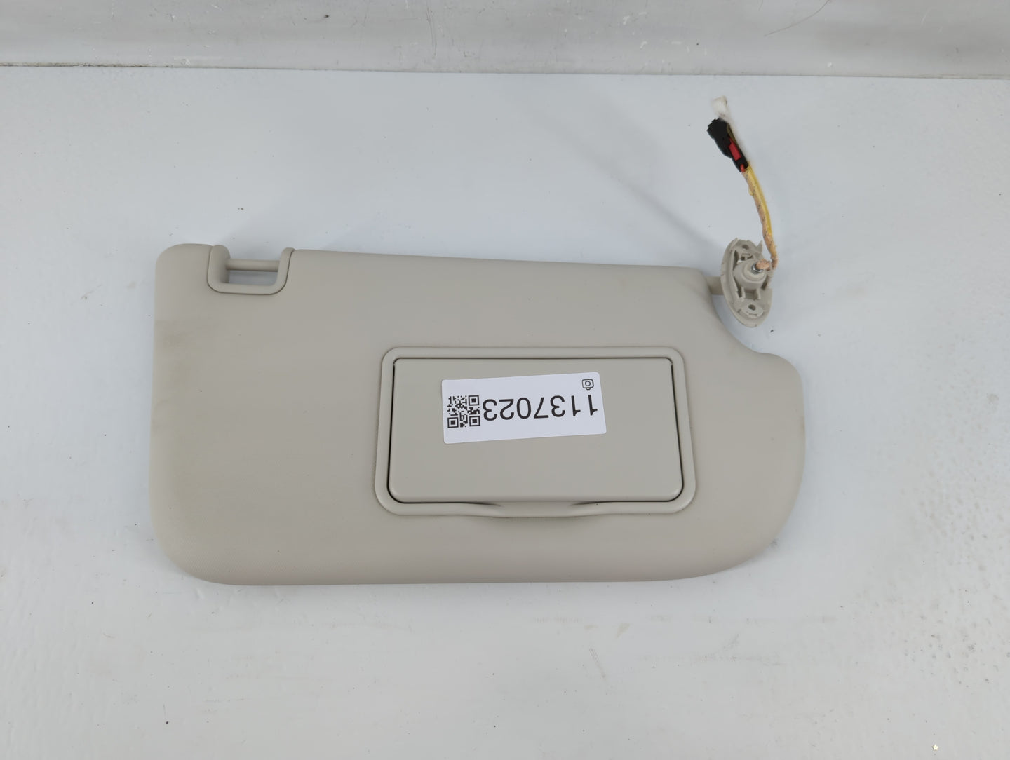 2013-2018 Ford Focus Sun Visor Shade Replacement Passenger Right Mirror Fits Fits 2013 2014 2015 2016 2017 2018 OEM Used Aut