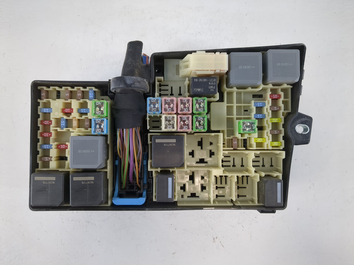 2016 Ford Focus Fusebox Fuse Box Panel Relay Module P/N:AV6T-14A067-AD Fits OEM Used Auto Parts - Oemusedautoparts1.com