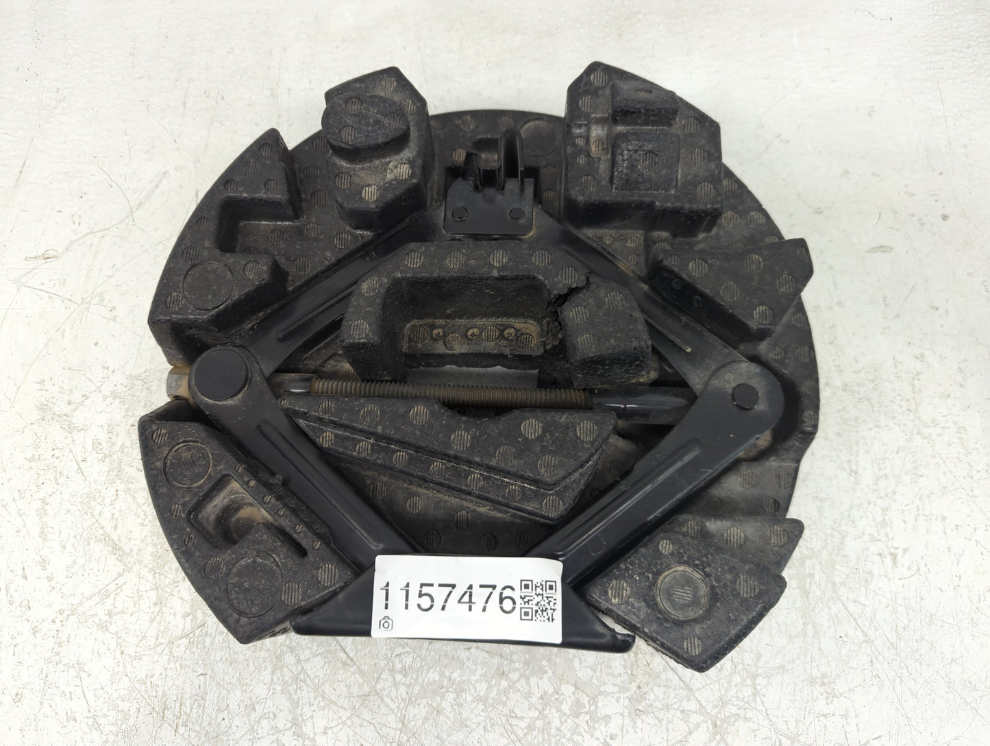 2016 Ford Focus Spare Scissor Car Jack - Oemusedautoparts1.com