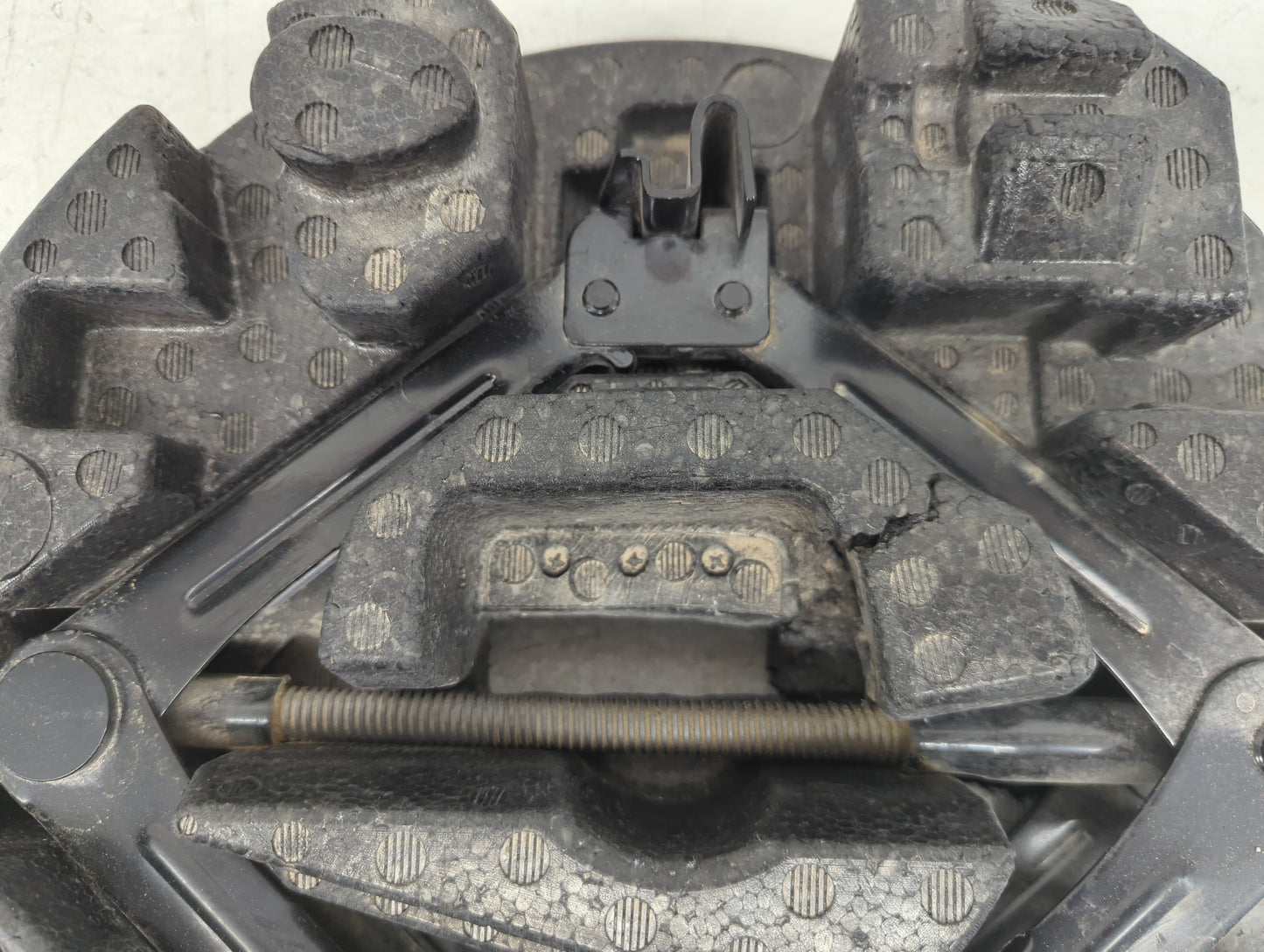 2016 Ford Focus Spare Scissor Car Jack - Oemusedautoparts1.com