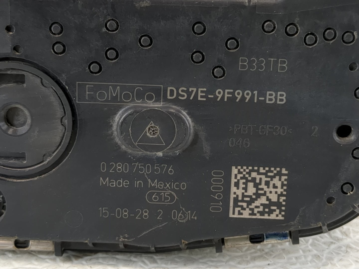 2014-2018 Ford Focus Throttle Body P/N:DS7E-9F991-BB Fits Fits 2014 2015 2016 2017 2018 2019 2020 2021 2022 OEM Used Auto Pa