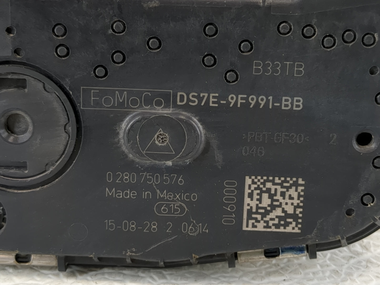 2014-2018 Ford Focus Throttle Body P/N:DS7E-9F991-BB Fits Fits 2014 2015 2016 2017 2018 2019 2020 2021 2022 OEM Used Auto Pa