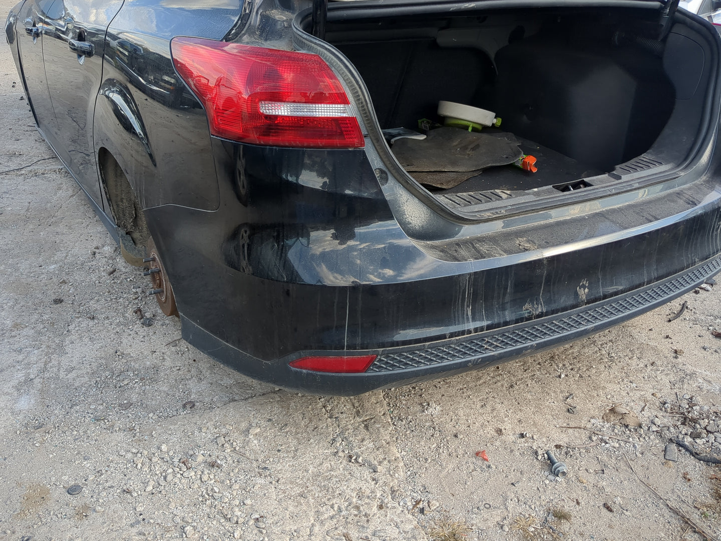 2015-2018 Ford Focus Rear Bumper Assembly Oem - Oemusedautoparts1.com