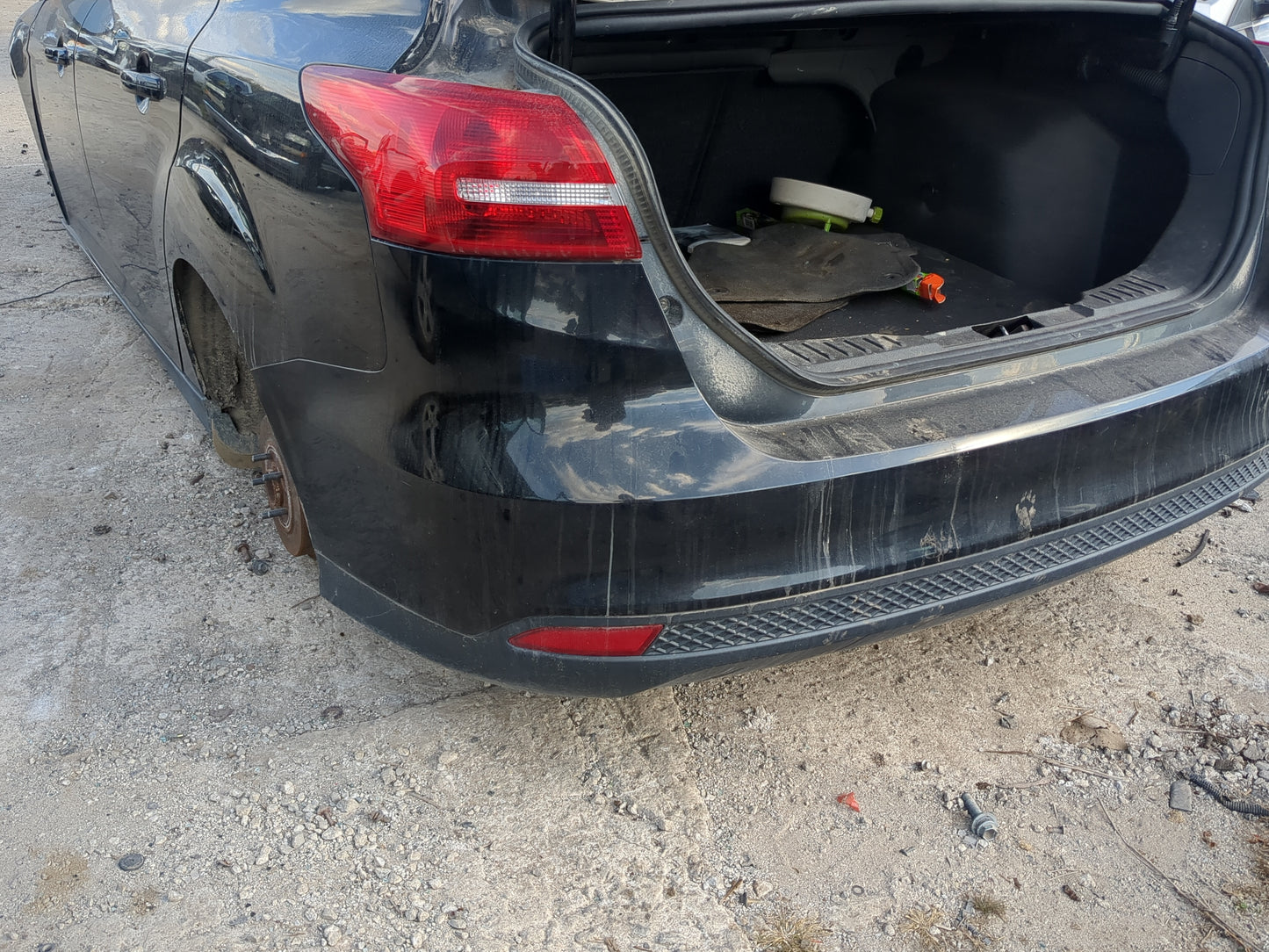 2015-2018 Ford Focus Rear Bumper Assembly Oem - Oemusedautoparts1.com
