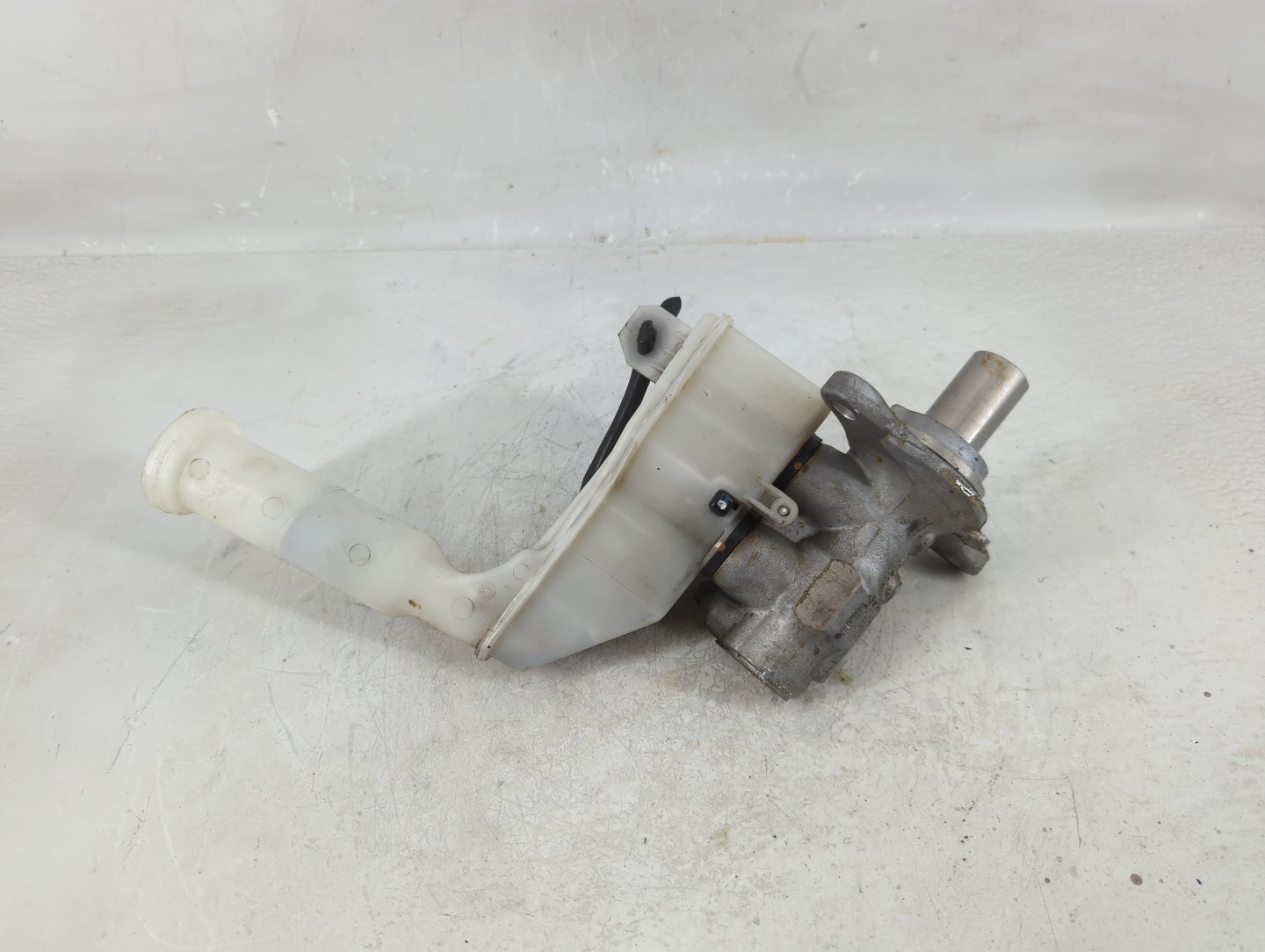 2012-2018 Ford Focus Brake Master Cylinder 1207004 - Oemusedautoparts1.com