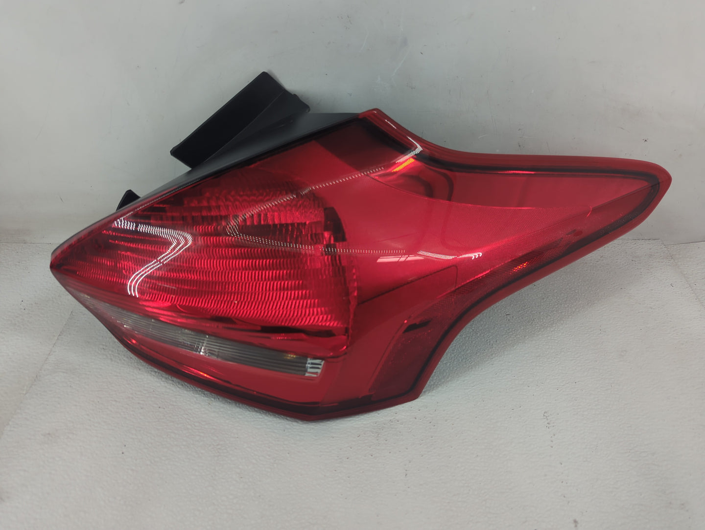 2015-2018 Ford Focus Tail Light Assembly Passenger Right OEM Fits Fits 2015 2016 2017 2018 OEM Used Auto Parts - Oemusedauto