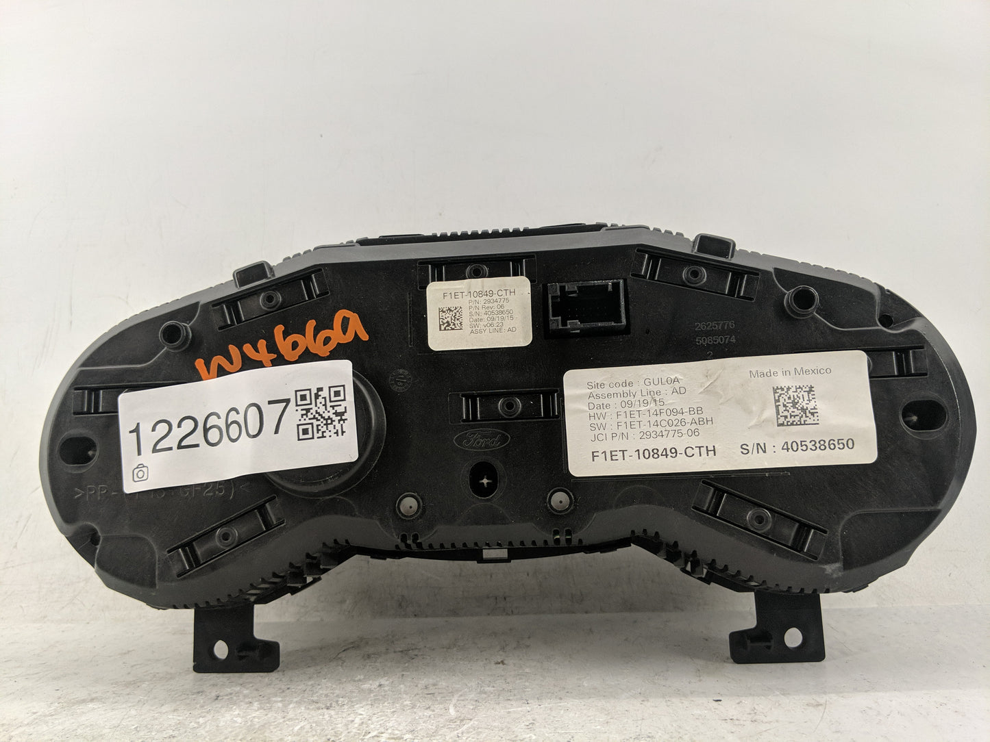2016-2018 Ford Focus Instrument Cluster Speedometer Gauges P/N:2934775 F1ET-10849-CTH Fits Fits 2016 2017 2018 OEM Used Auto