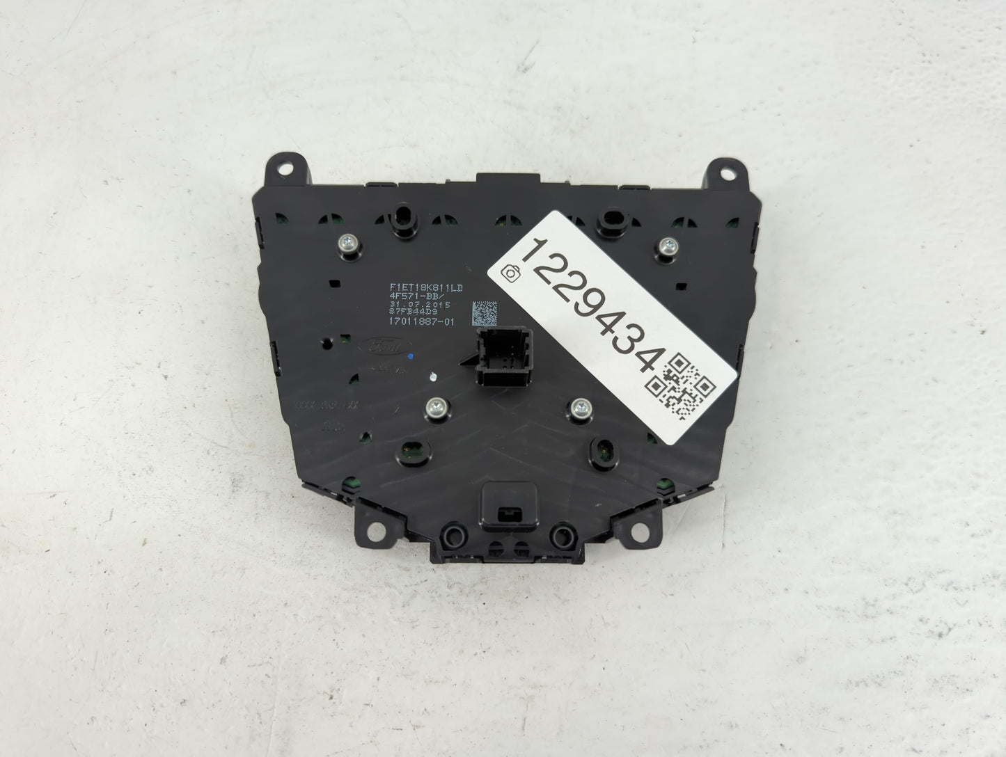 2015-2018 Ford Focus Radio AM FM Cd Player Receiver Replacement P/N:F1ET18K811LD Fits Fits 2015 2016 2017 2018 2019 OEM Used
