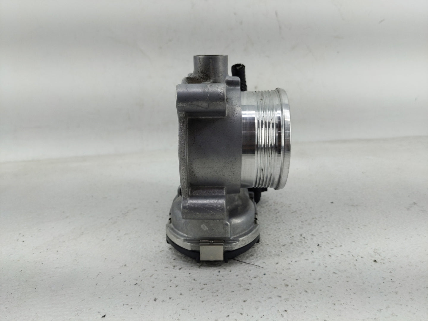 2014-2018 Ford Focus Throttle Body P/N:DS7E-9F991-BB Fits Fits 2014 2015 2016 2017 2018 2019 2020 2021 2022 OEM Used Auto Pa