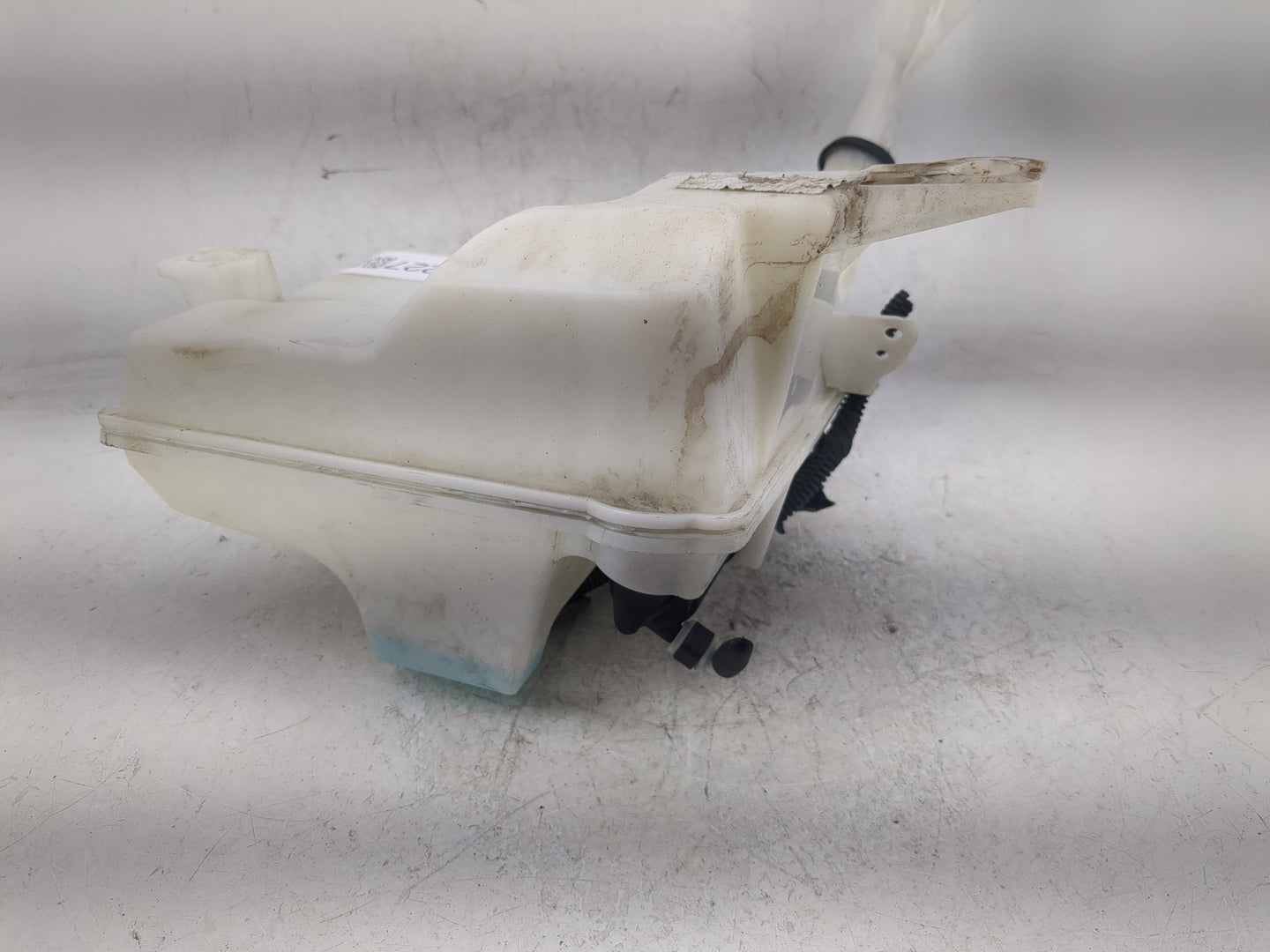 2012-2018 Ford Focus Windshield Washer Fluid Reservoir Bottle Oem - Oemusedautoparts1.com