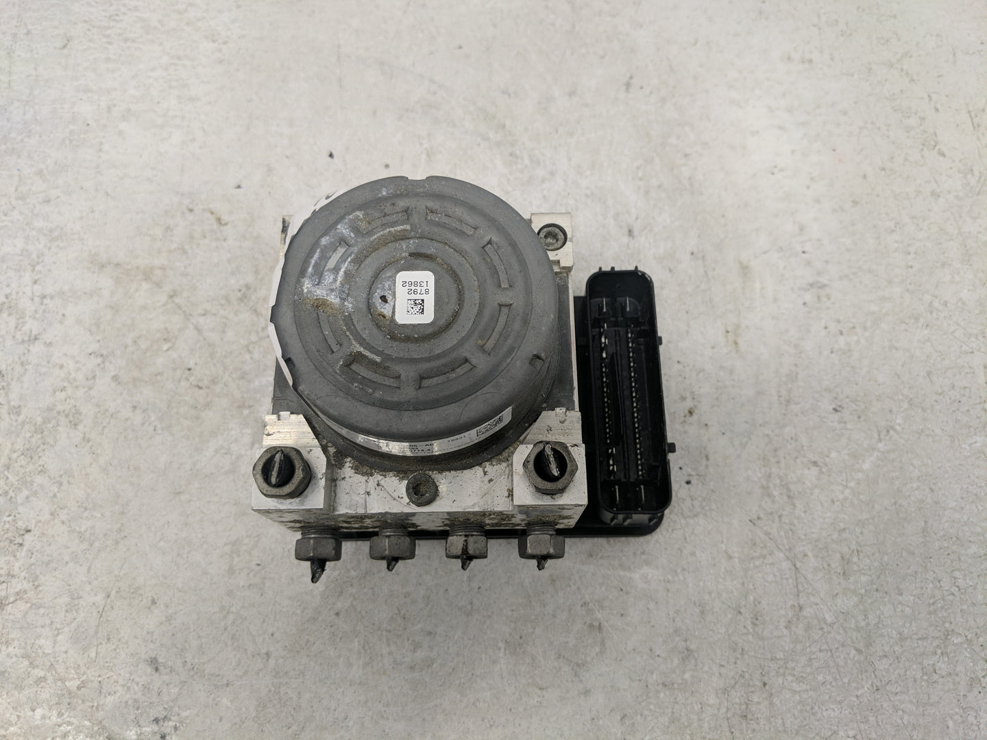 2016-2018 Ford Focus ABS Pump Control Module Replacement P/N:F1FC-2C405-AG F1FC-2C219-BE Fits Fits 2016 2017 2018 OEM Used A