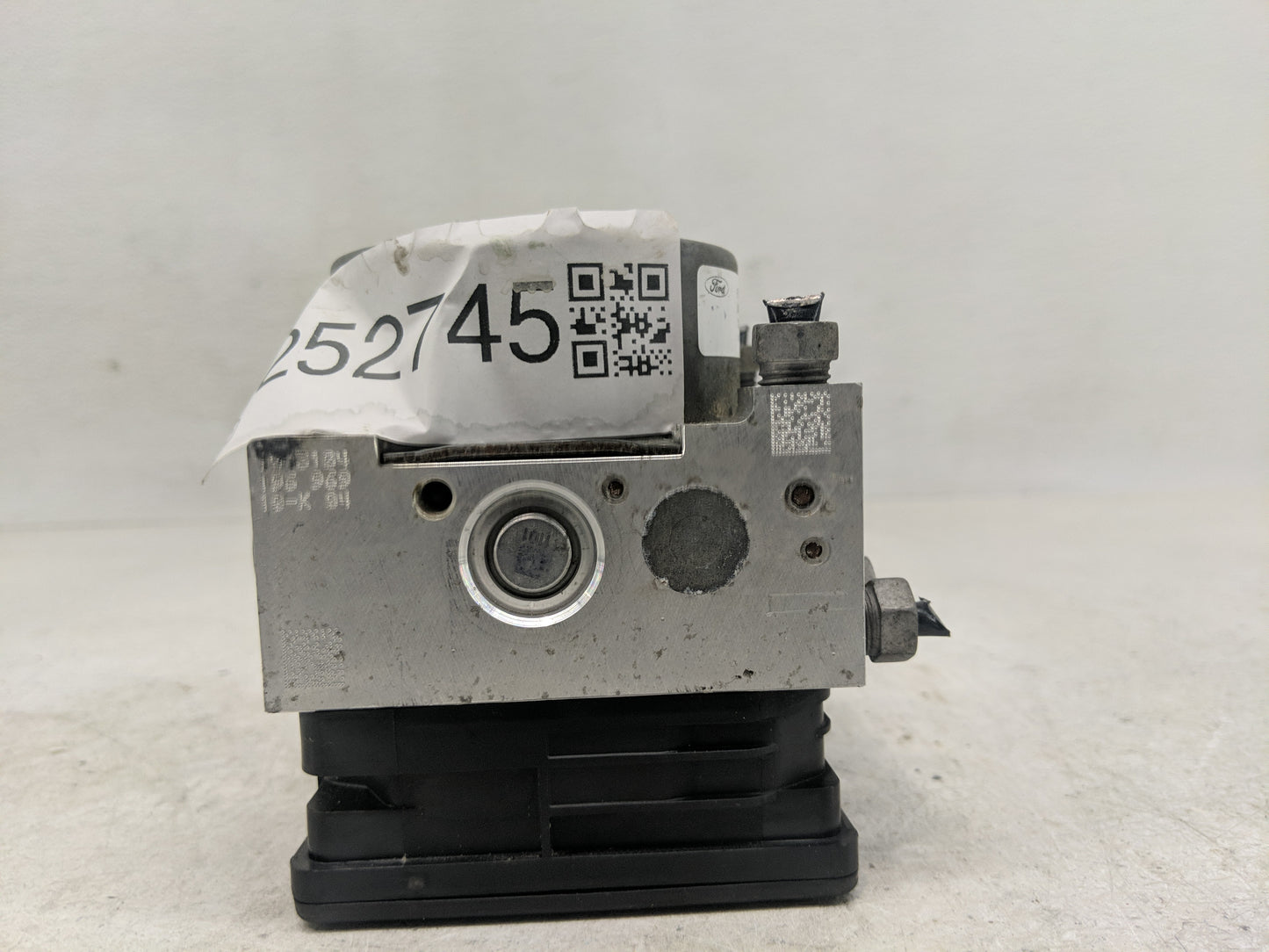 2016-2018 Ford Focus ABS Pump Control Module Replacement P/N:F1FC-2C405-AG F1FC-2C219-BE Fits Fits 2016 2017 2018 OEM Used A