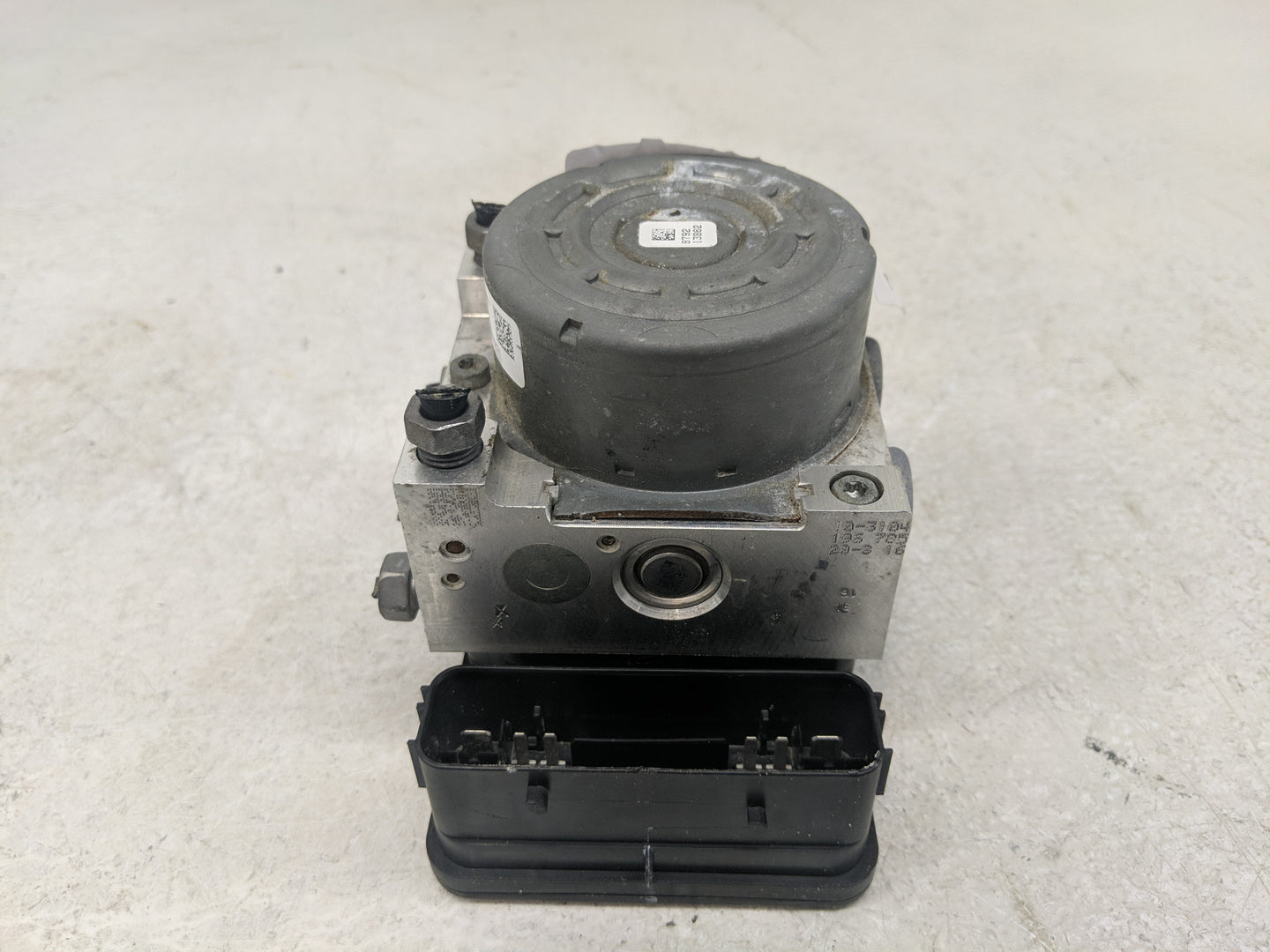 2016-2018 Ford Focus ABS Pump Control Module Replacement P/N:F1FC-2C405-AG F1FC-2C219-BE Fits Fits 2016 2017 2018 OEM Used A