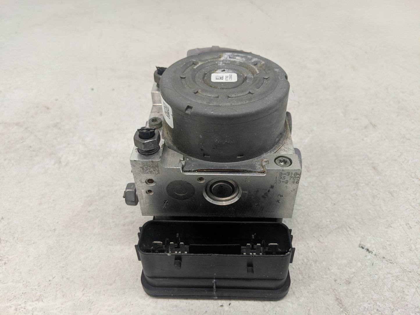 2016-2018 Ford Focus ABS Pump Control Module Replacement P/N:F1FC-2C405-AG F1FC-2C219-BE Fits Fits 2016 2017 2018 OEM Used A