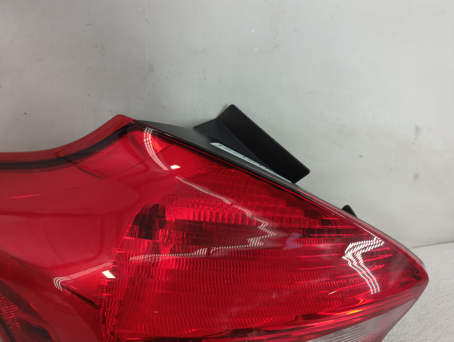 2015-2018 Ford Focus Tail Light Assembly Driver Left OEM P/N:F1EB-13405-G/H Fits Fits 2015 2016 2017 2018 OEM Used Auto Part