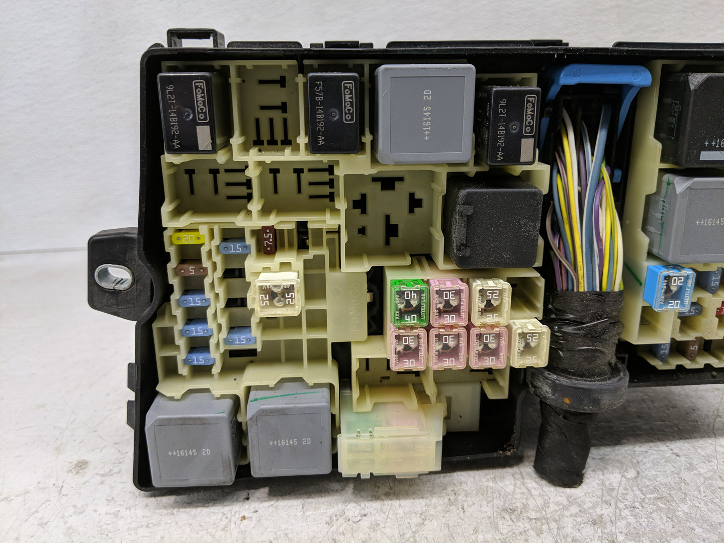 2016 Ford Focus Fusebox Fuse Box Panel Relay Module P/N:GJ7T-14A076-BA Fits OEM Used Auto Parts - Oemusedautoparts1.com