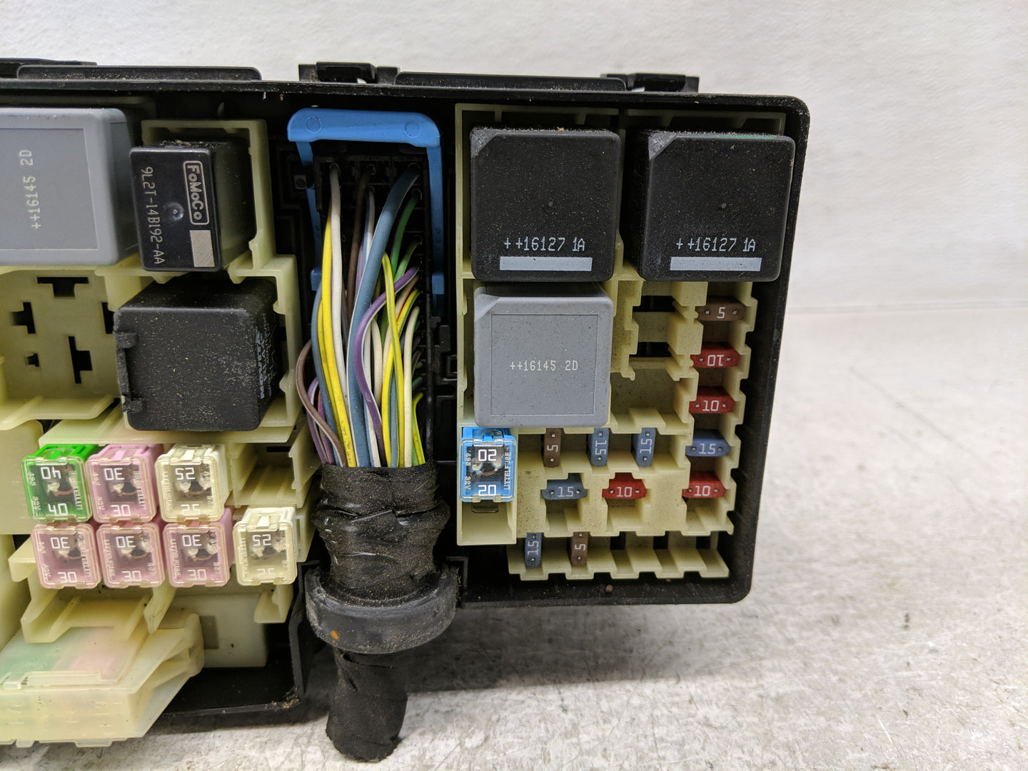 2016 Ford Focus Fusebox Fuse Box Panel Relay Module P/N:GJ7T-14A076-BA Fits OEM Used Auto Parts - Oemusedautoparts1.com