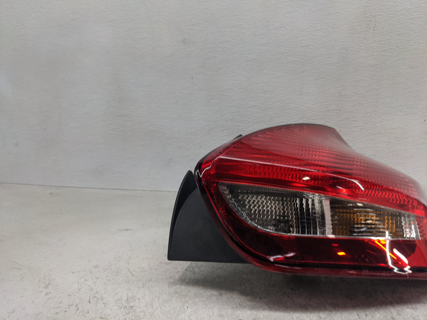 2015-2018 Ford Focus Tail Light Assembly Passenger Right OEM P/N:F1EB-13404-G Fits Fits 2015 2016 2017 2018 OEM Used Auto Pa