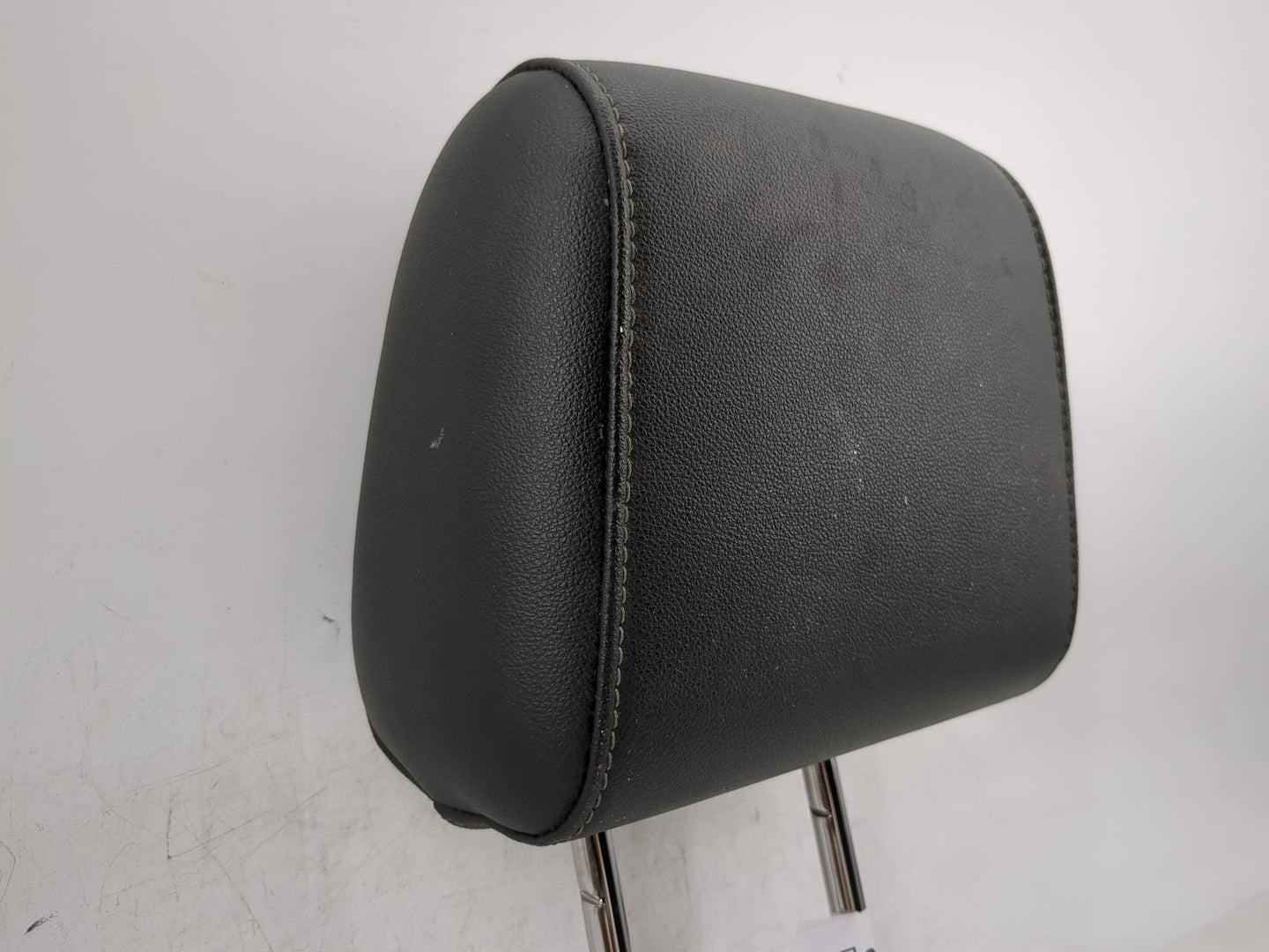 2015-2018 Ford Focus Headrest Head Rest Rear Seat Fits Fits 2015 2016 2017 2018 OEM Used Auto Parts - Oemusedautoparts1.com