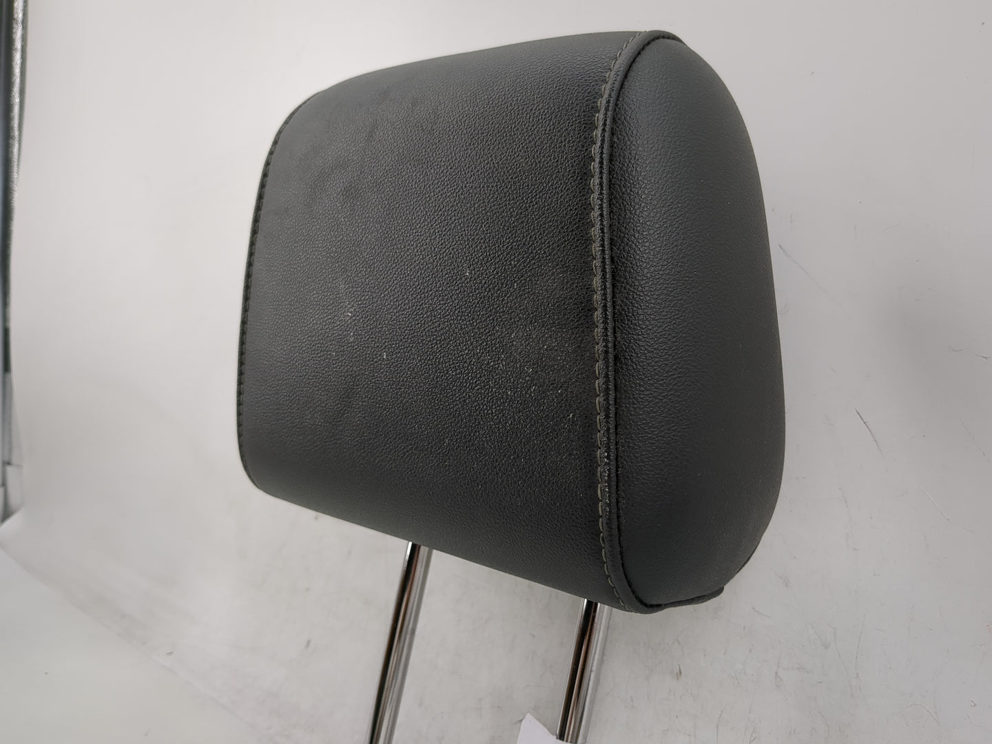 2015-2018 Ford Focus Headrest Head Rest Rear Seat Fits Fits 2015 2016 2017 2018 OEM Used Auto Parts - Oemusedautoparts1.com
