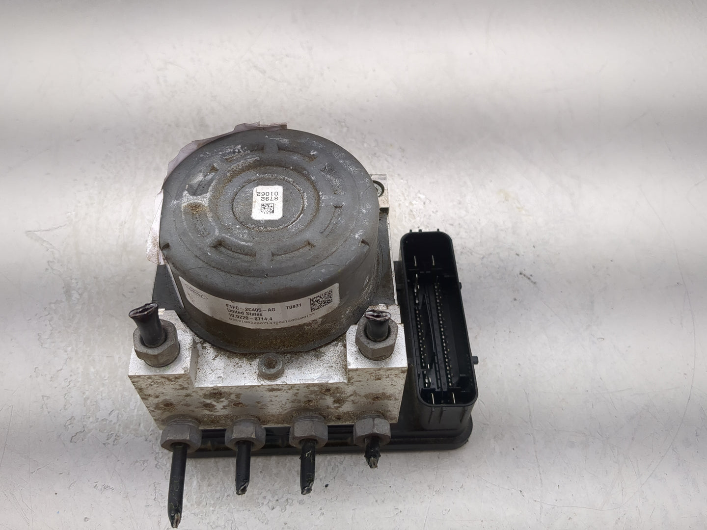 2016-2018 Ford Focus ABS Pump Control Module Replacement P/N:F1FC-2C219-BE F1FC-9C405-AG Fits Fits 2016 2017 2018 OEM Used A