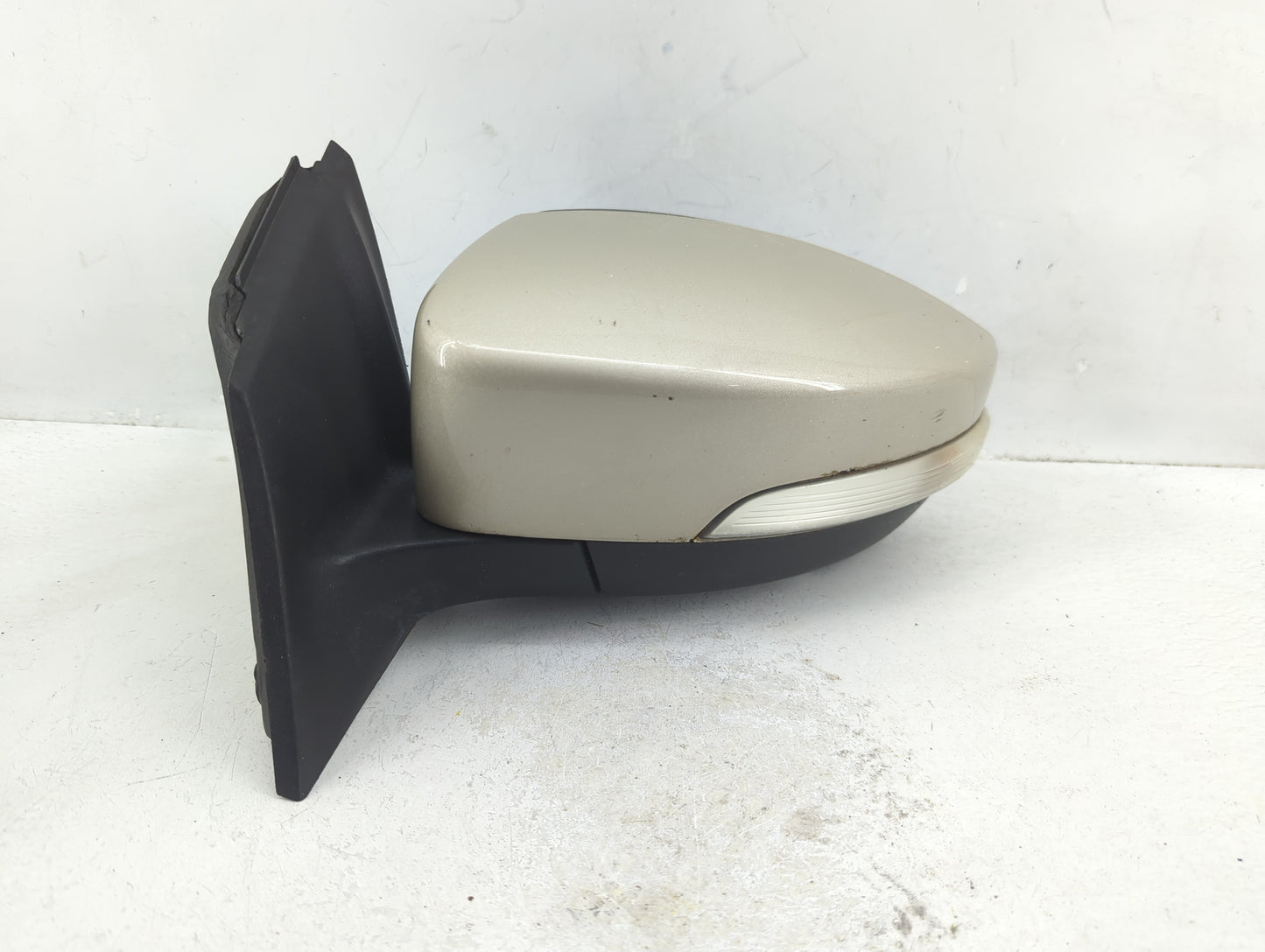 2015-2018 Ford Focus Driver Side View Mirror - Left Door Mirror OEM Used - Oemusedautoparts1.com