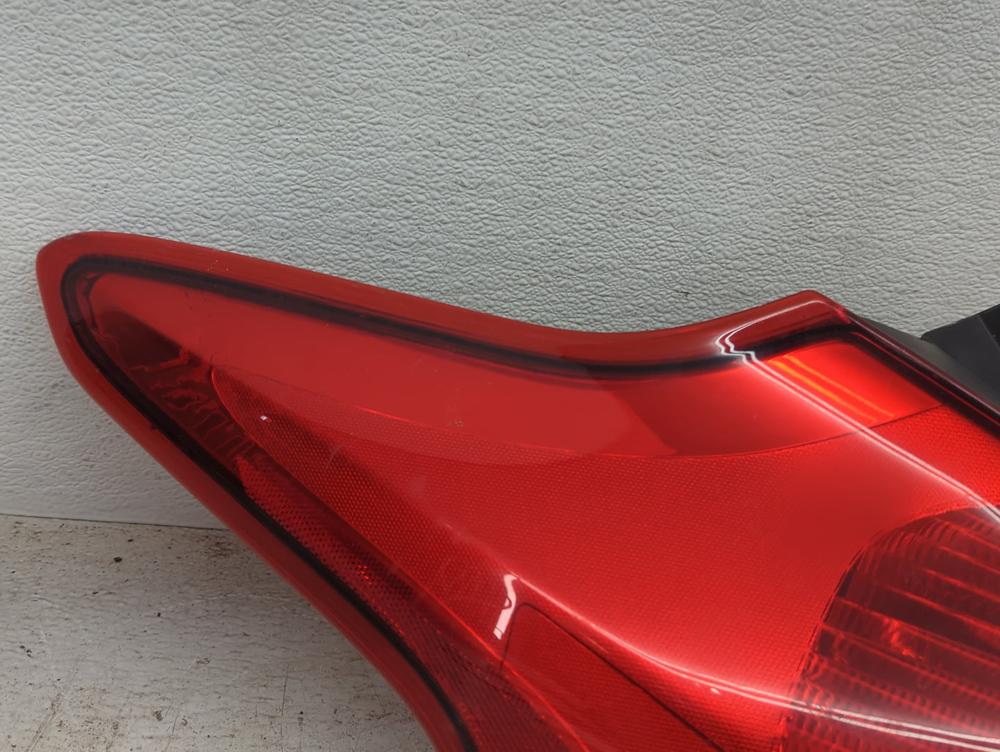 2015-2018 Ford Focus Tail Light Assembly Driver Left OEM P/N:F1EB-13405-H F1EB-13405-G Fits Fits 2015 2016 2017 2018 OEM Use