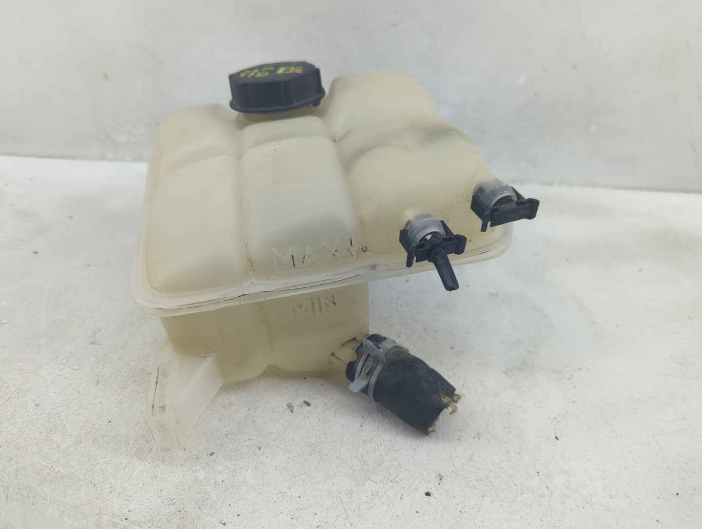 2012-2018 Ford Focus Radiator Coolant Overflow Expansion Tank Bottle 1410491 - Oemusedautoparts1.com