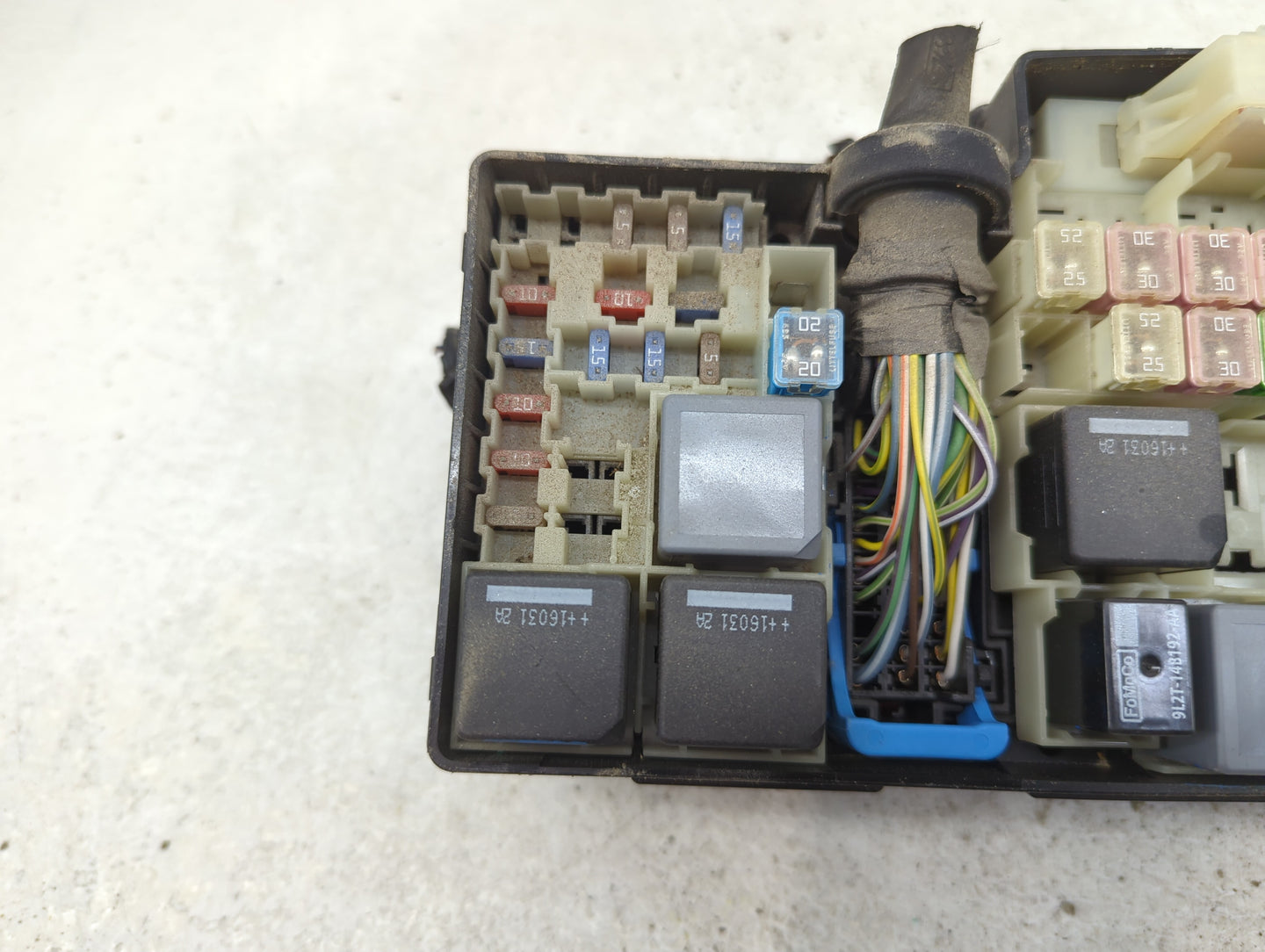 2016 Ford Focus Fusebox Fuse Box Panel Relay Module P/N:GJ7T-14A076-BA 19648 000 001, 21090 000 001 Fits OEM Used Auto Parts