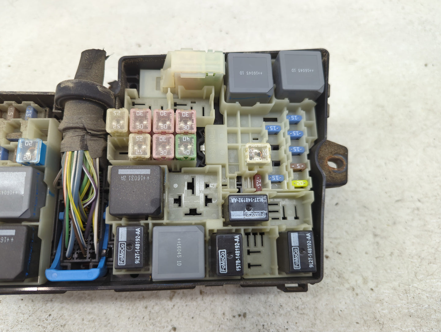 2016 Ford Focus Fusebox Fuse Box Panel Relay Module P/N:GJ7T-14A076-BA 19648 000 001, 21090 000 001 Fits OEM Used Auto Parts