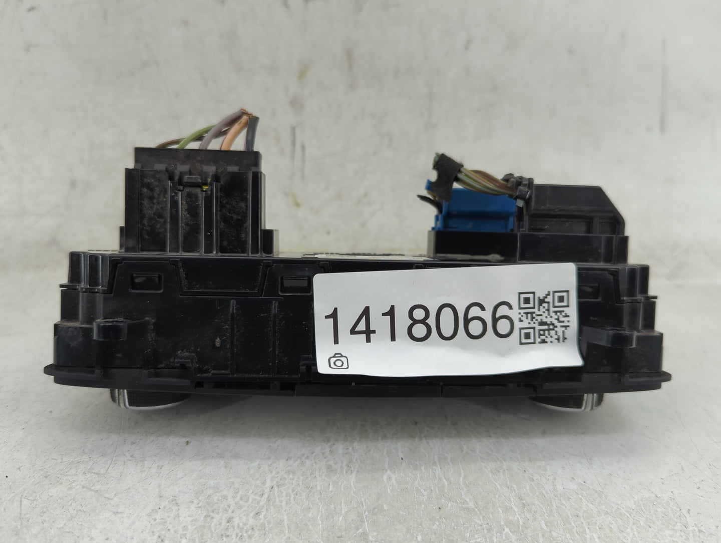 2015-2018 Ford Focus Climate Control Module Temperature AC/Heater Replacement P/N:F1ET 19980 F1ET 18549 Fits OEM Used Auto P