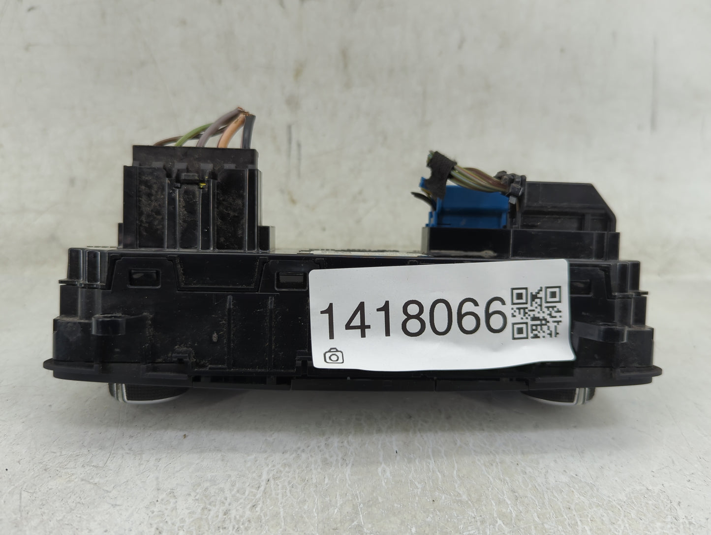 2015-2018 Ford Focus Climate Control Module Temperature AC/Heater Replacement P/N:F1ET 19980 F1ET 18549 Fits OEM Used Auto P
