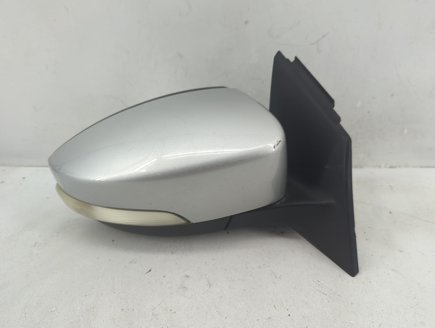 2015-2018 Ford Focus Passenger Side View Mirror - Right Door Mirror OEM Used - Oemusedautoparts1.com