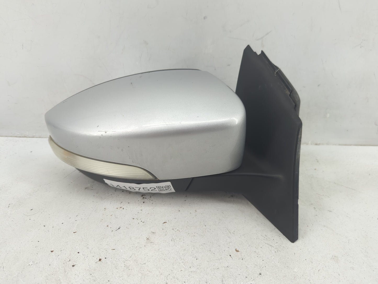 2015-2018 Ford Focus Passenger Side View Mirror - Right Door Mirror OEM Used - Oemusedautoparts1.com