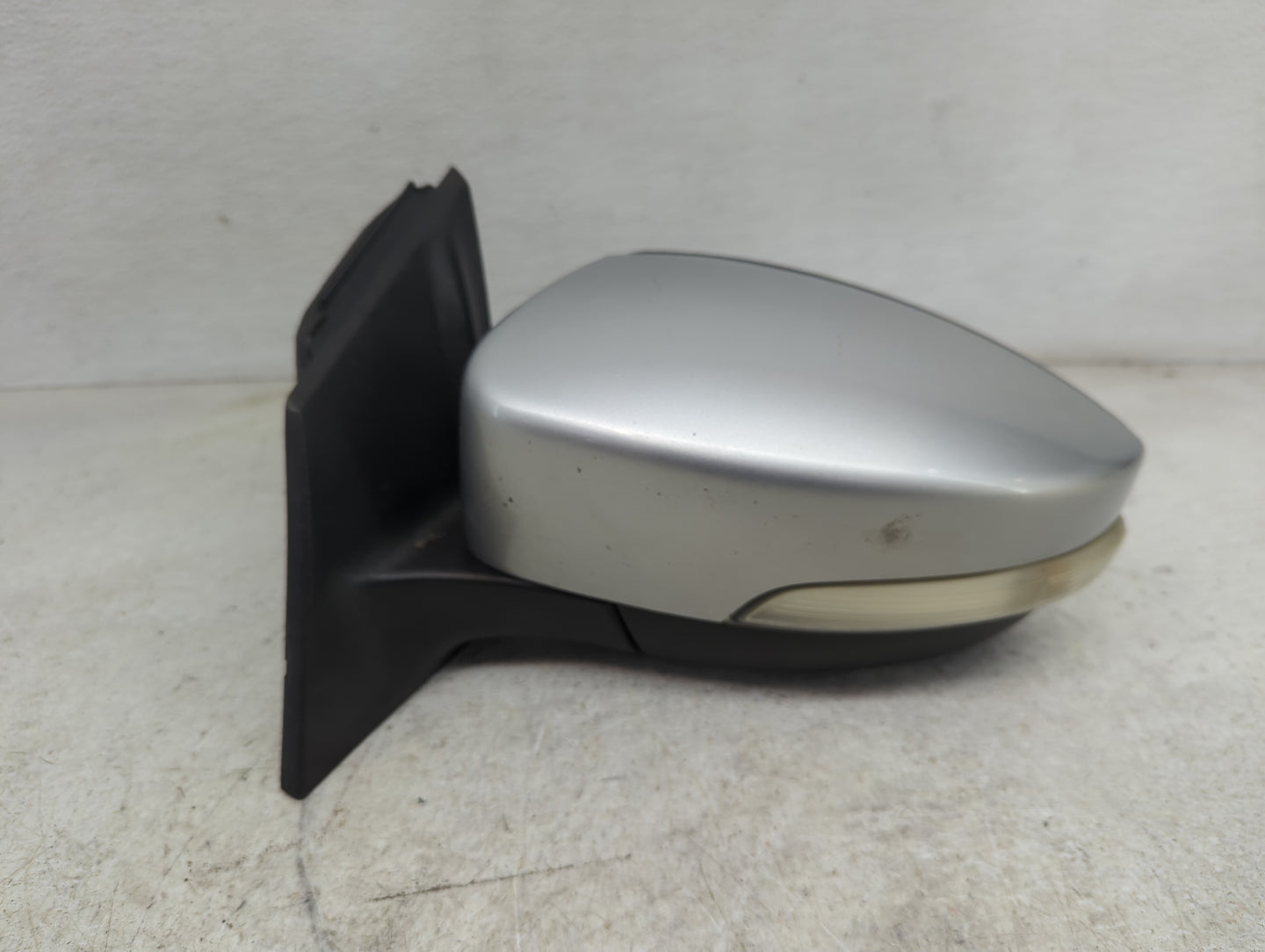 2015-2018 Ford Focus Driver Side View Mirror - Left Door Mirror OEM Used - Oemusedautoparts1.com