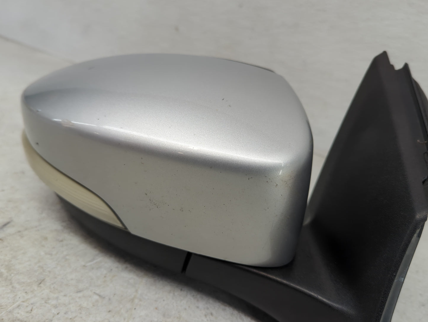 2015-2018 Ford Focus Passenger Side View Mirror - Right Door Mirror OEM Used - Oemusedautoparts1.com